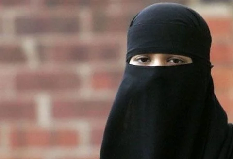 İsveçrədə çadra və niqab geyinmək qadağan edildi