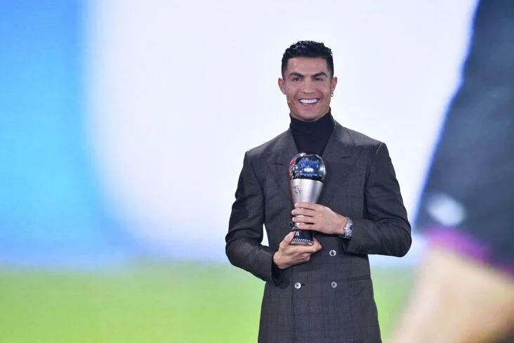 Ronaldo anasını belə təbrik etdi FOTO