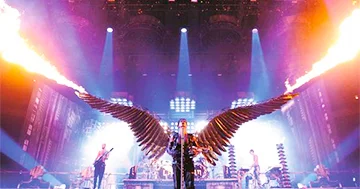 Rammstein qrupunun barabançısı rus turistin üzünə tort atıb…