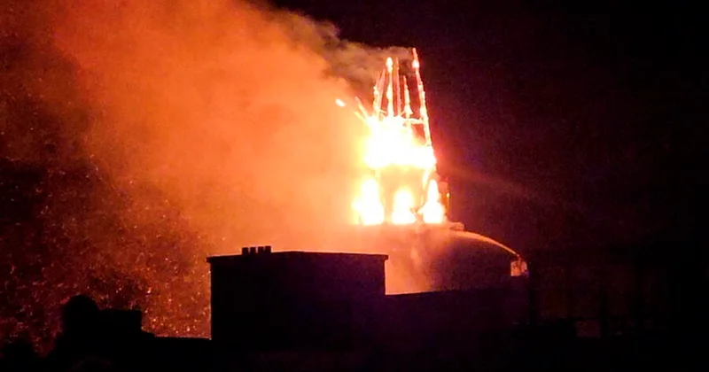 Amsterdamda 150 illik tarixi olan kilsə Yeni il gecəsi yandı