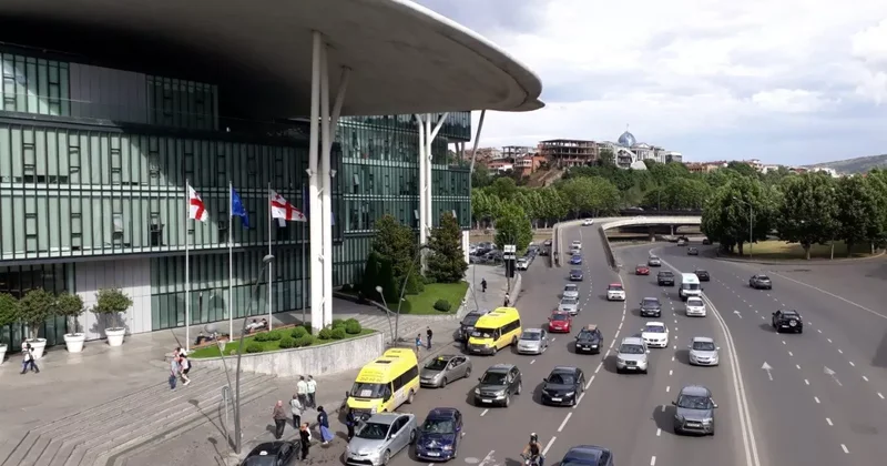 МВД Грузии будет проверять уровень шума автомобилей портативными приборами