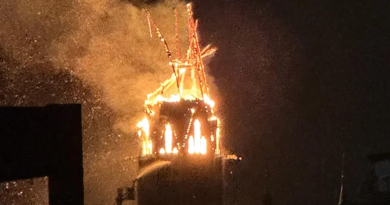 Историческая церковь в Амстердаме вспыхнула в новогоднюю ночь