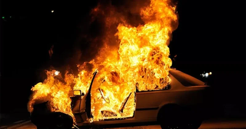 Во Франции в новогоднюю ночь сожжены более 800 автомобилей