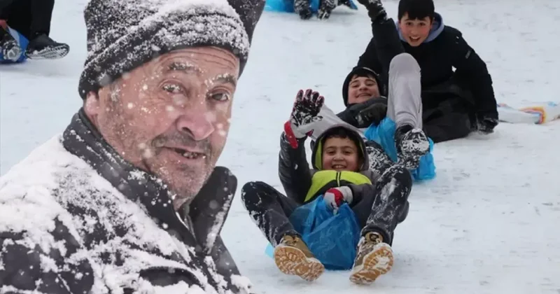 В 54 городах Турции из за сильного снегопада закрылись школы