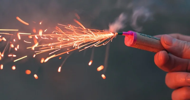 Fişəng partladı, yüzlərlə insan xəsarət aldı Bu ölkədə