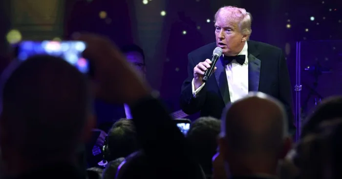 KİV: Tramp aspirini normadan çox qəbul edir