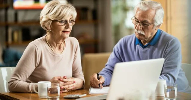 Kişi və qadınların pensiya yaşı eyni oldu