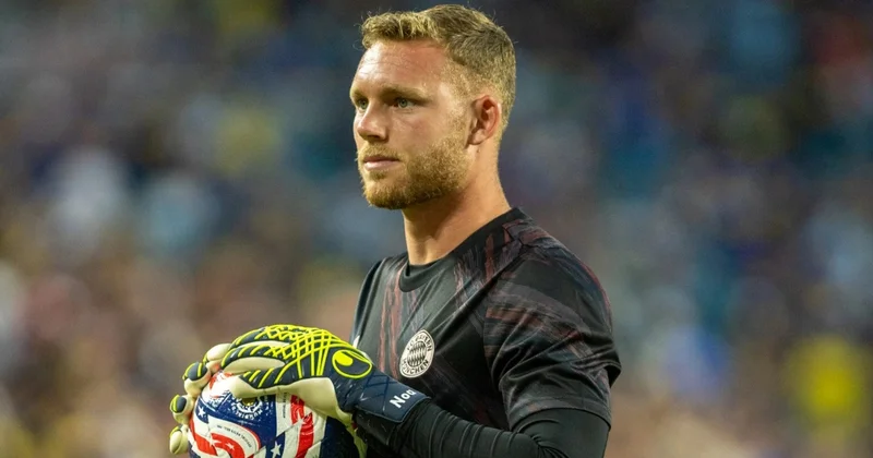 Halandın iki penaltisini dəf edən qaapıçı İngiltərə klubu ilə anlaşdı