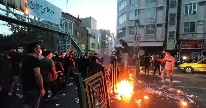 Протесты в Иране: полиция открыла огонь по демонстрантам