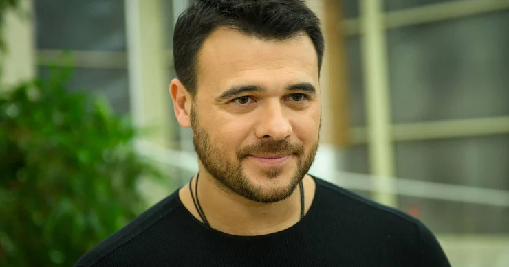 Emin anası və qızını belə təbrik etdi VİDEO