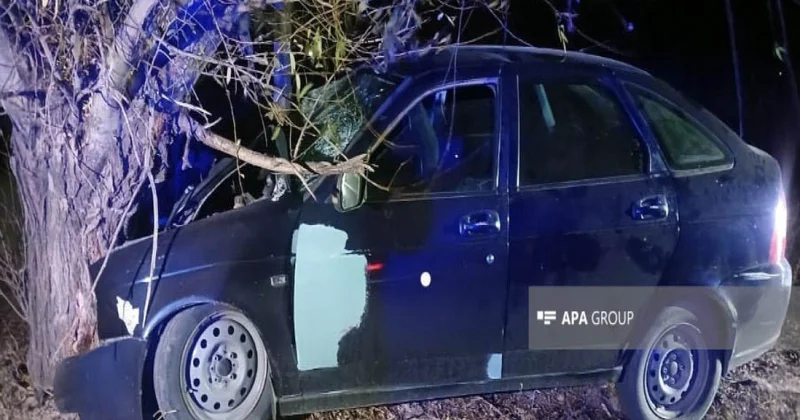 Goranboyda minik avtomobili ağaca çırpılıb, 2 nəfər ölüb, 2 nəfər yaralanıb