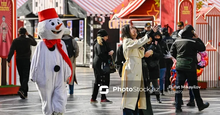 Баку в праздничном наряде: первый день 2026 года в фотографиях