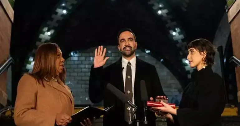 ABŞ tarixində ilk Mer əlini Qurana qoyaraq and içib