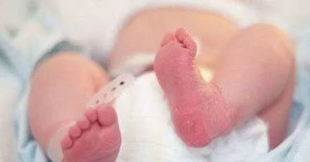 Bakıda dəfn üçün aparılan körpə yolda ayıldı