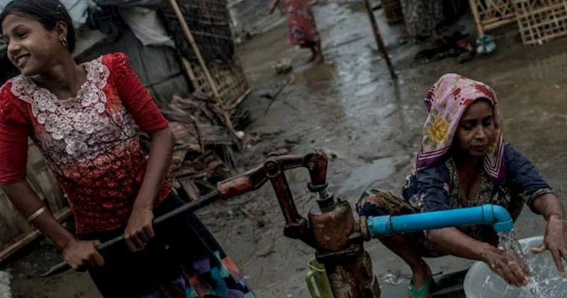 Hindistanda 1300 nəfər sudan zəhərləndi − Ölənlər var