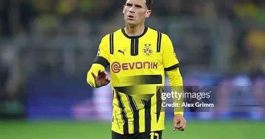 İngiltərə klubu Borussiya nın yarımmüdafiəçisi ilə müqavilə imzalayıb