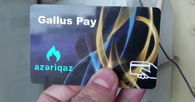 Saatlardır qaz kartlarına pul vurmaq olmur