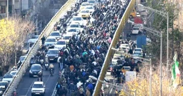 İranda kütləvi etirazlar: nümayişçilər hərbi bazanı yandırdılar...