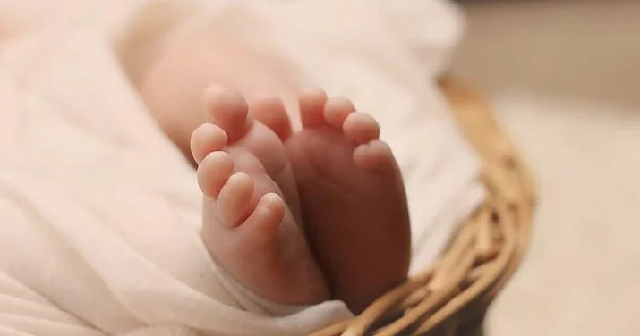 Həkimlər körpəyə ölüm diaqnozu qoydu Yolda ayıldı