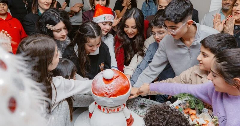 Heydər Əliyev Fondunun vitse prezidenti Leyla Əliyeva və Bakı Media Mərkəzinin rəhbəri Arzu Əliyeva “Tut Əlimdən” Uşaqlar üçün Sosial Reabilitasiya Mərkəzində bayram tədbirində iştirak ediblər FOTO