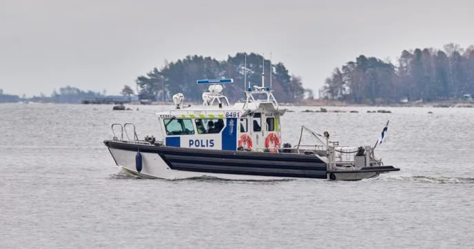Finlandiya hakimiyyəti tərəfindən saxlanılan gəmi Sankt Peterburqdan yola düşürdü