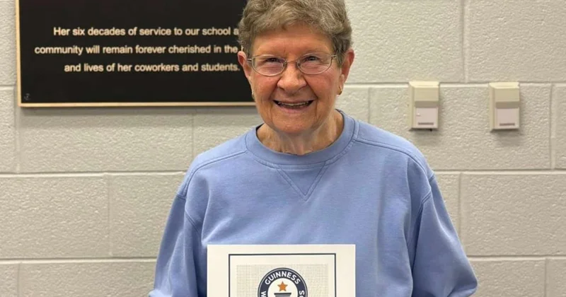 61 il eyni məktəbdə çalışan müəllim Rekordlar Kitabına DÜŞDÜ