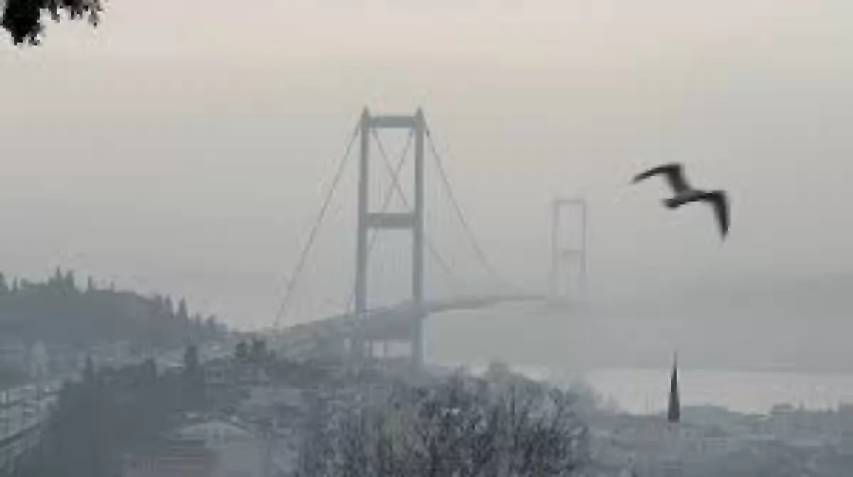 Судоходство в проливе Чанаккале приостановлено из за густого тумана ВИДЕО