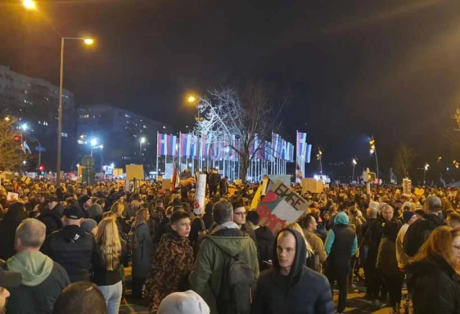 Serbiyada minlərlə adam etiraz aksiyası keçirib