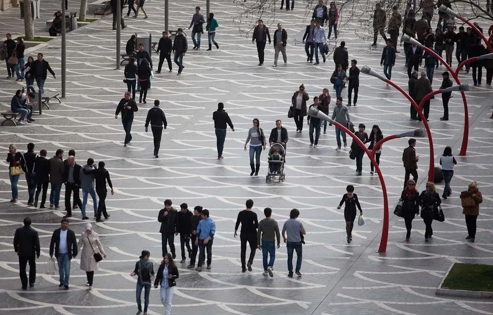 Bakıda sorğu: “Küçələr dardır, metro stansiyaları olmasa…” VİDEO KONKRET