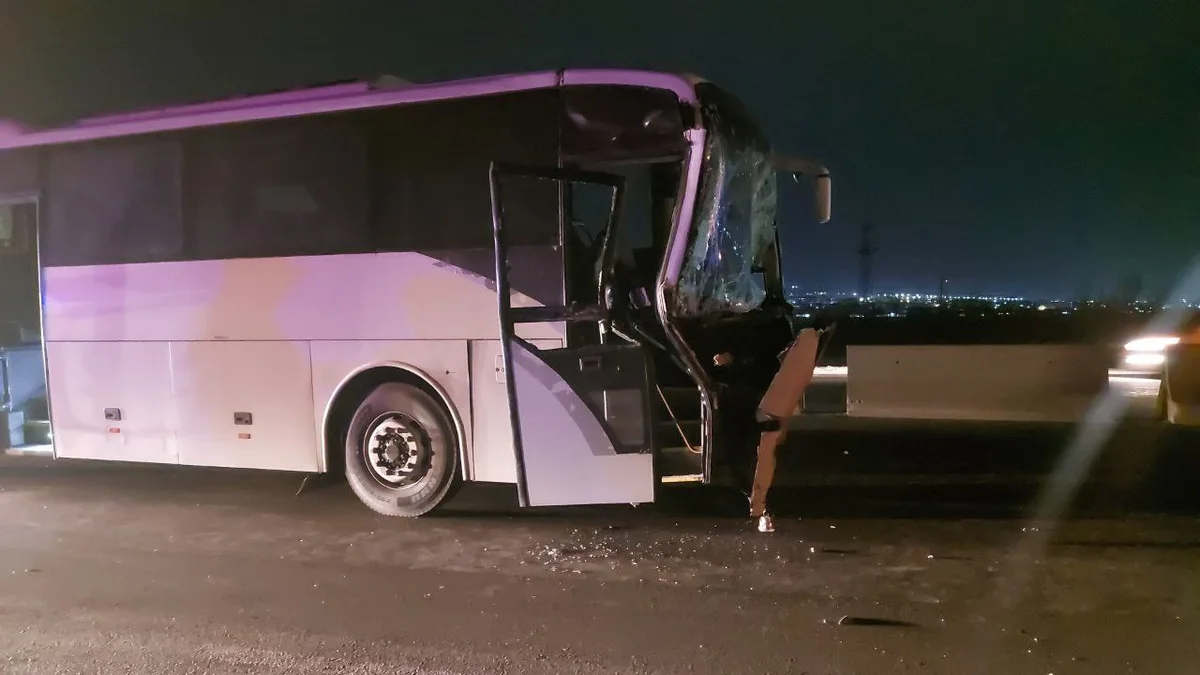 Bakı Quba yolunda avtobus qəzaya uğradı, yaralı var FOTO