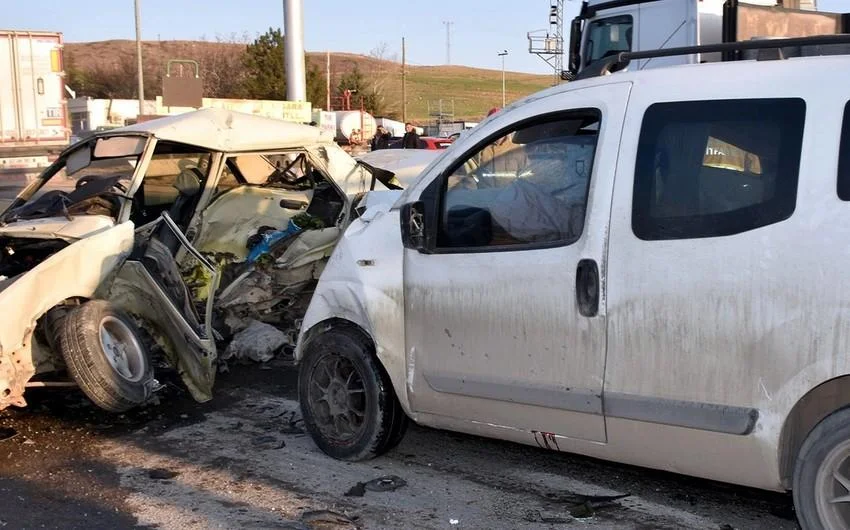 Türkiyədə ağır yol qəzası olub, ölənlər və yaralılar var