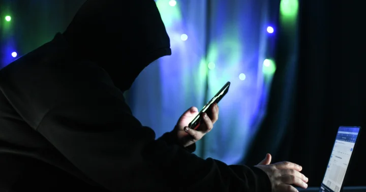 Мошенники обменяли пенсионерке 29,9 млн рублей на билеты банка приколов