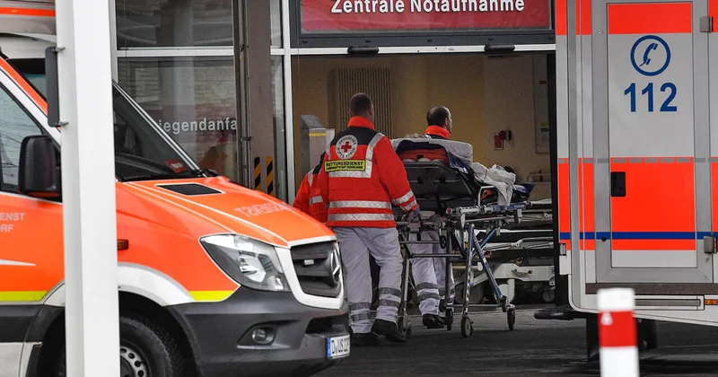 В Мюнхене автобус влетел в здание, много пострадавших ФОТО