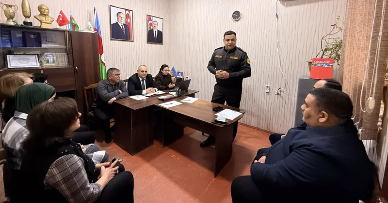 МЧС Азербайджана обучает населание, как действовать при пожаре и землетрясениях