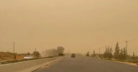 Bu ölkədə qum fırtınası səbəbilə təhsilə fasilə verilib