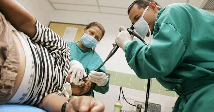 Kubalı həkimlər Venesuelanı tərk edir, Kuba valyutadan məhrum olur