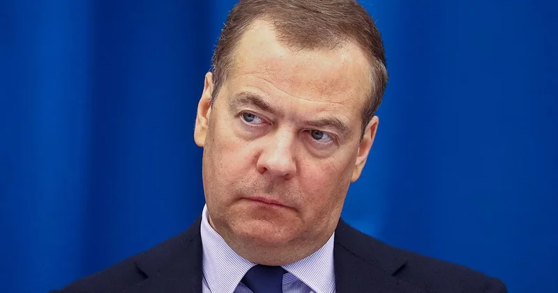 Медведев: Трамп управляет США через соцсети Minval Politika