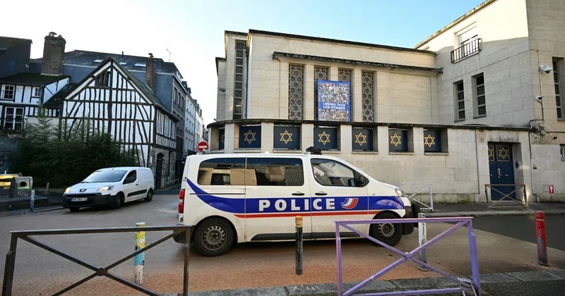 Еврейская школа в Париже подверглась нападению вандалов