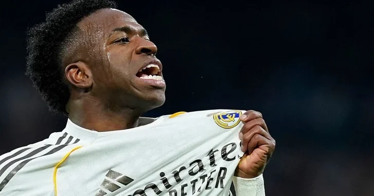 Реал забил с пенальти в концовке и в большинстве обыграл Райо Вальекано