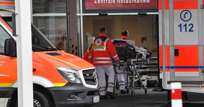 Avtobus binaya çırpıldı 18 nəfər xəsarət aldı