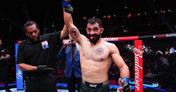 Benua Sen Deni Den Hukeri texniki nokautla məğlub etdi