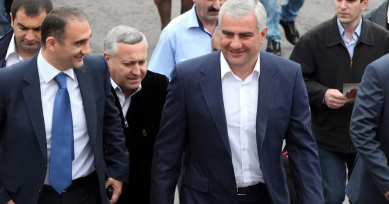 Оппозиция тратит деньги, чтобы получить поддержку США горячая тема