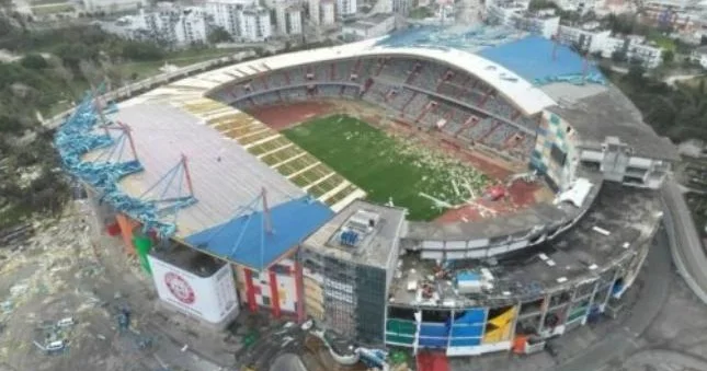 Avropa çempionatı üçün tikilmiş stadion dağıldı Video