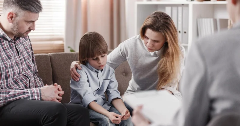 Həddindən artıq valideyn qayğısı uşağa zərər verir: Rusiyalı ekspert xəbərdarlıq edir