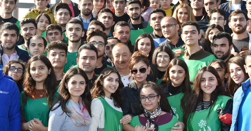 Сегодня День молодежи Азербайджана