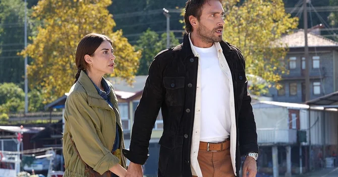 Məşhur serialın çəkilişləri zamanı sevgili olan cütlük ayrıldı