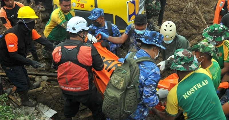 Число погибших в результате оползня в Индонезии достигло 70 человек