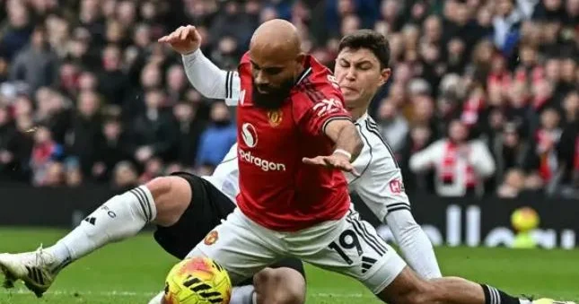 Mançester Yunayted qalib gəldi, Mançester Siti qələbəni əldən verdi