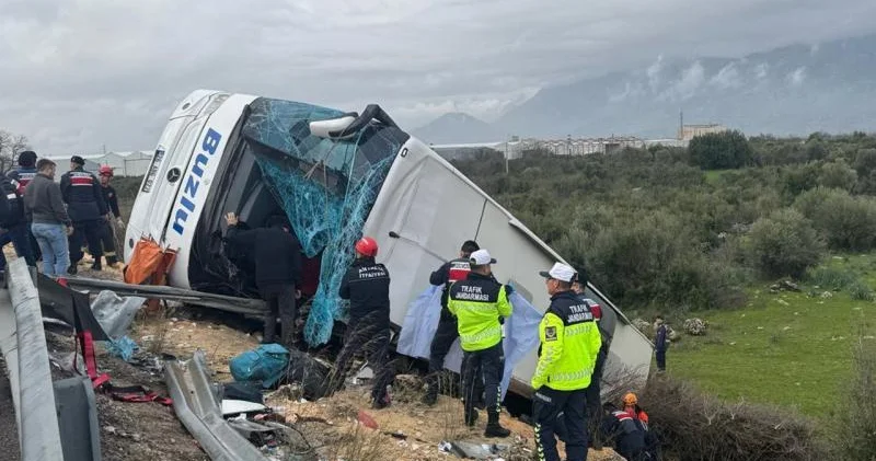 Пассажирский автобус опрокинулся в Анталии, десятки раненых ФОТО