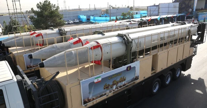 İranın bir neçə bölgəsində raket sınaqları keçirilib